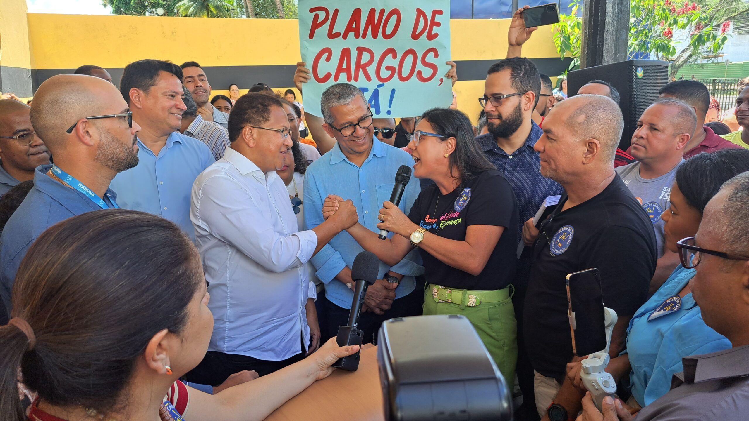 HISTÓRICO SINDSERV ENTREGA PLANOS DE CARGOS CARREIRA E SALÁRIOS AO